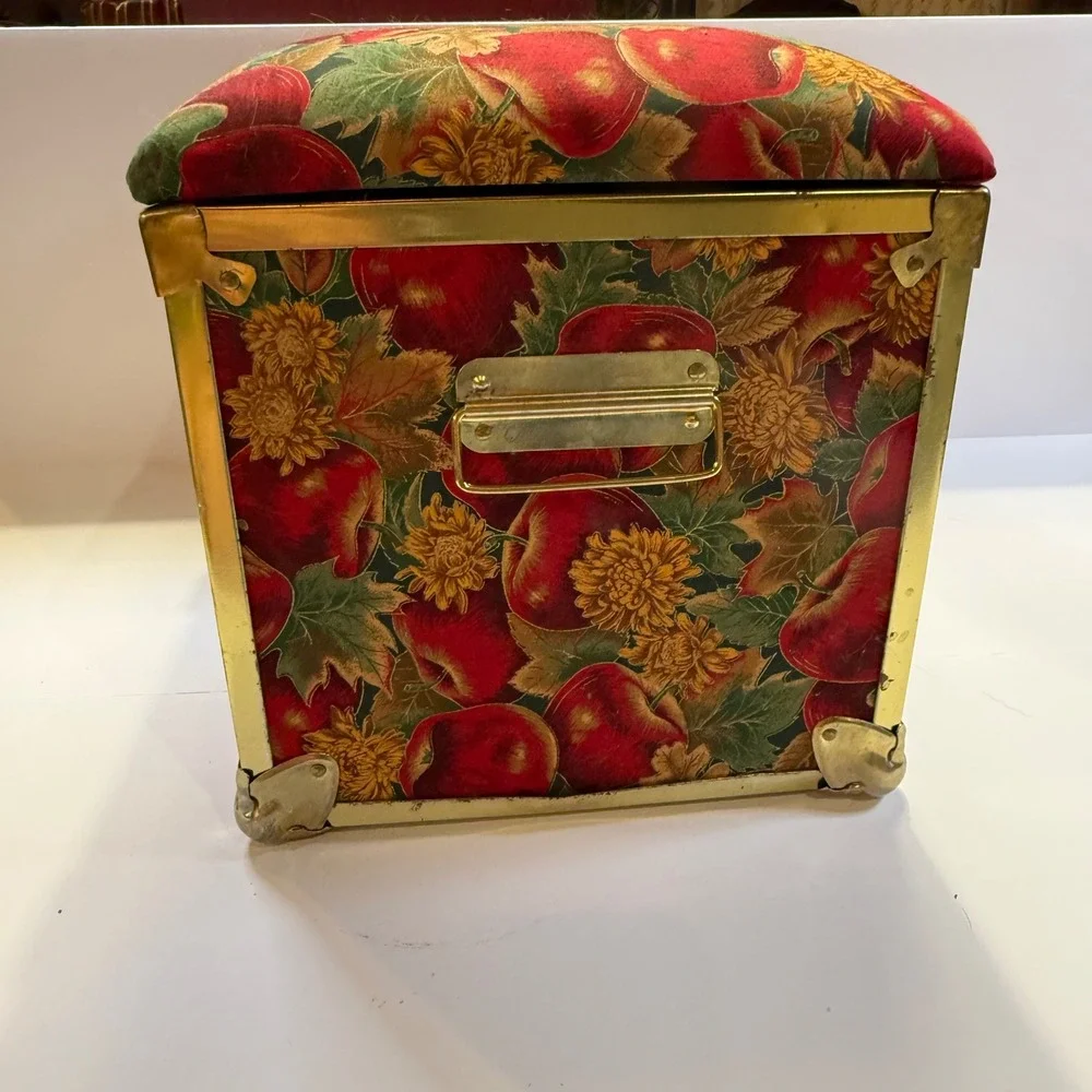 Vintage Style Apple Floral Storage Trunk Padded Ottoman Gold Trim Small Chest